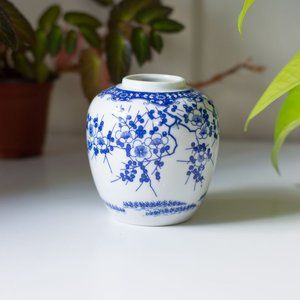 Blue and white chinoiserie bud vase